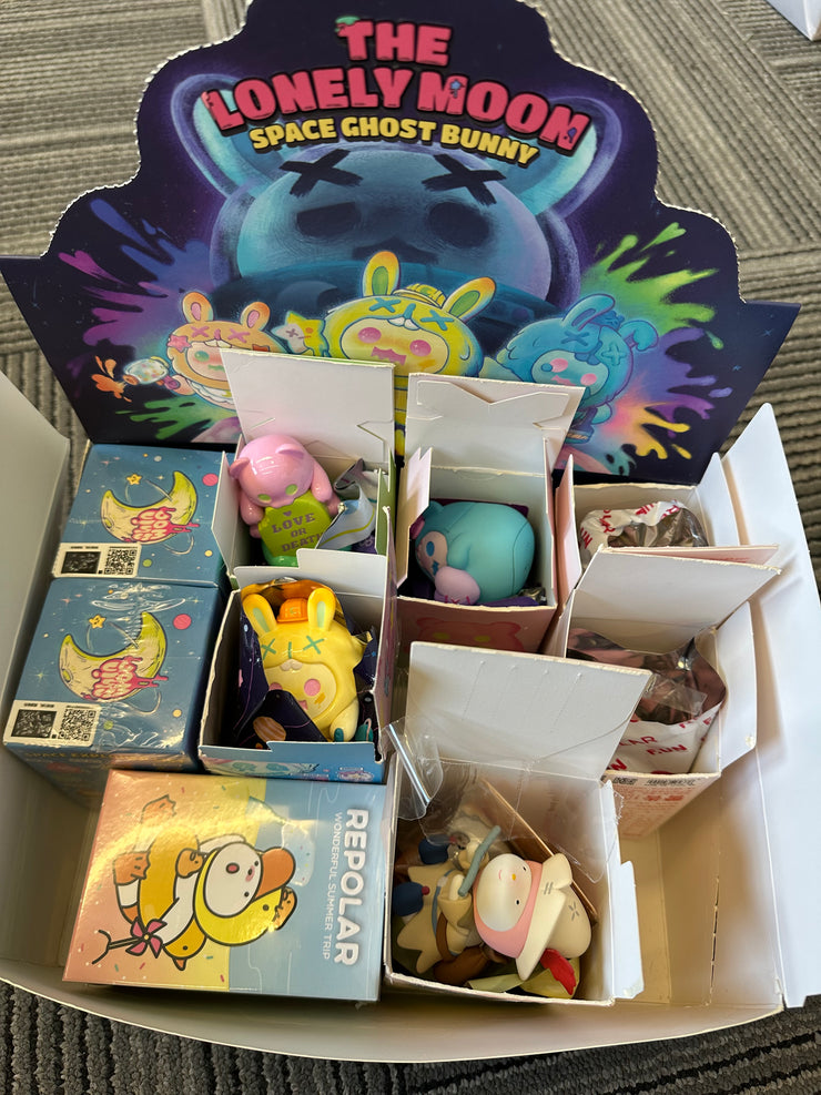 【Pick 3 on LIVE】Free Shipping Toy Figure Promotion